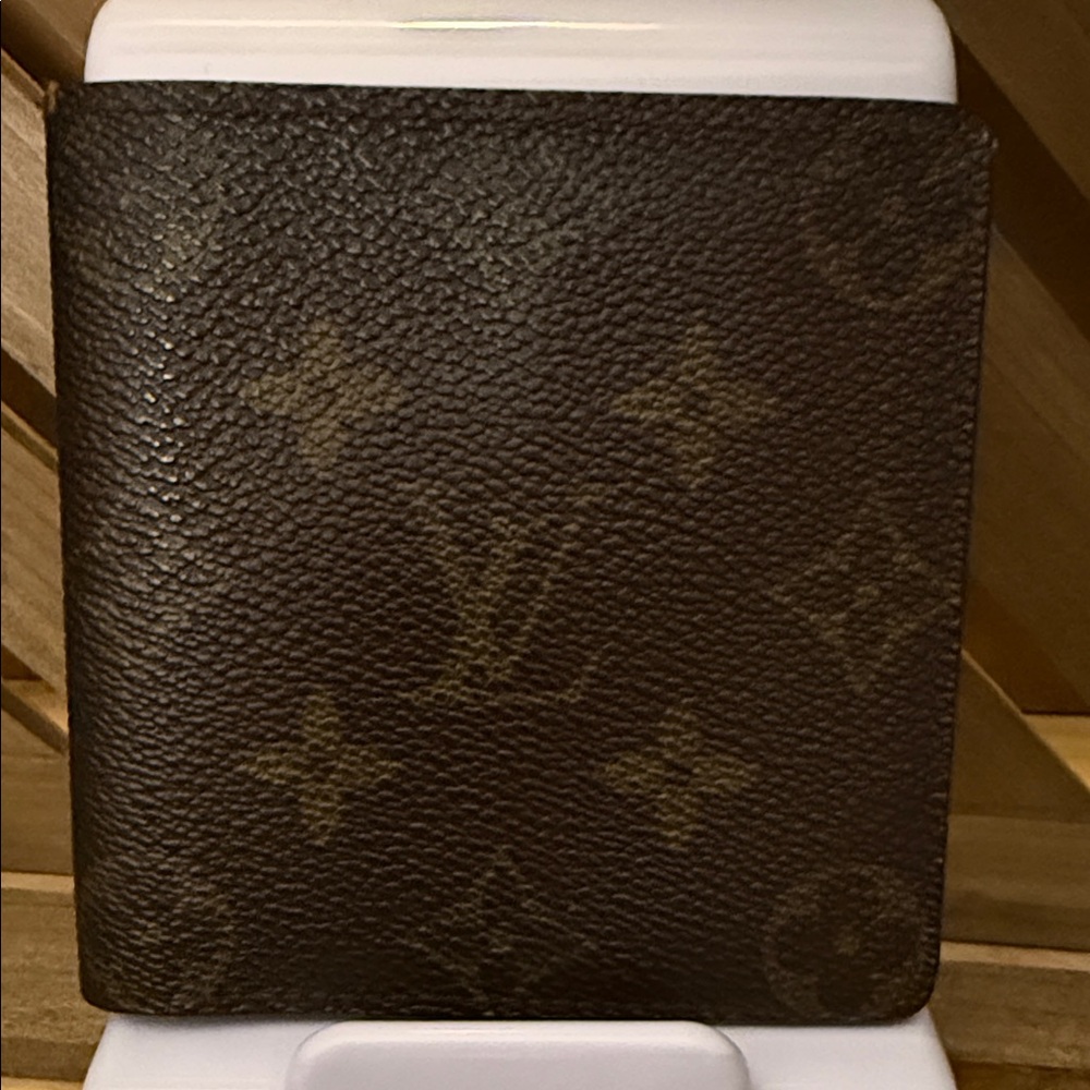 Louis Vuitton Monogram Vintage Men’s Bifold Wallet - Picture 10 of 11
